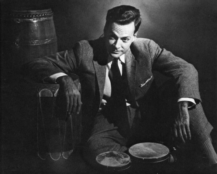 Richard Feynman com seus tambores.