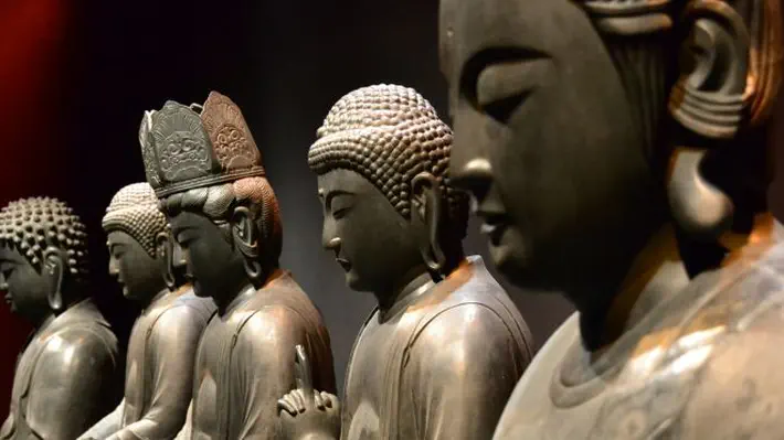 O budismo japonês se preocupa com uma dicotomia entre o pode do Buda e nossa própria prática. Essa dicotomia procede?