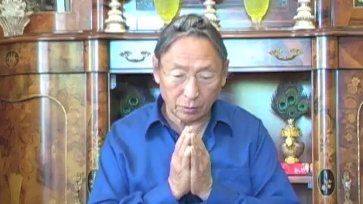Lama Tharchin Rinpoche gives an introduction to Ngöndro (the preliminary practices of the Vajrayana) and an explanation of the four thoughts that turn the mind towards the dharma. Rinpoche began this teaching as part of an extended series on Ngöndro, but due to health problems, was able to give only this single teaching from 2007. Rinpoche continued teaching on the concise Dudjom Tersar Ngöndro in 2008 with Heart Teachings Series 19: Dudjom Tersar Ngöndro Teachings by Lama Tharchin Rinpoche.