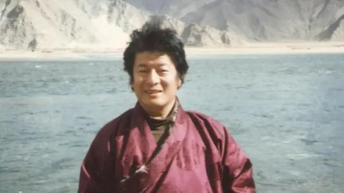 Thinley Norbu Rinpoche é um dos três melhores escritores e poetas budistas com domínio da língua inglesa, Os outros dois são Dzongsar Khyentse Rinpoche e Chogyam Trungpa Rinpoche. Aqui uma tradução do livro “Dança Mágica”.